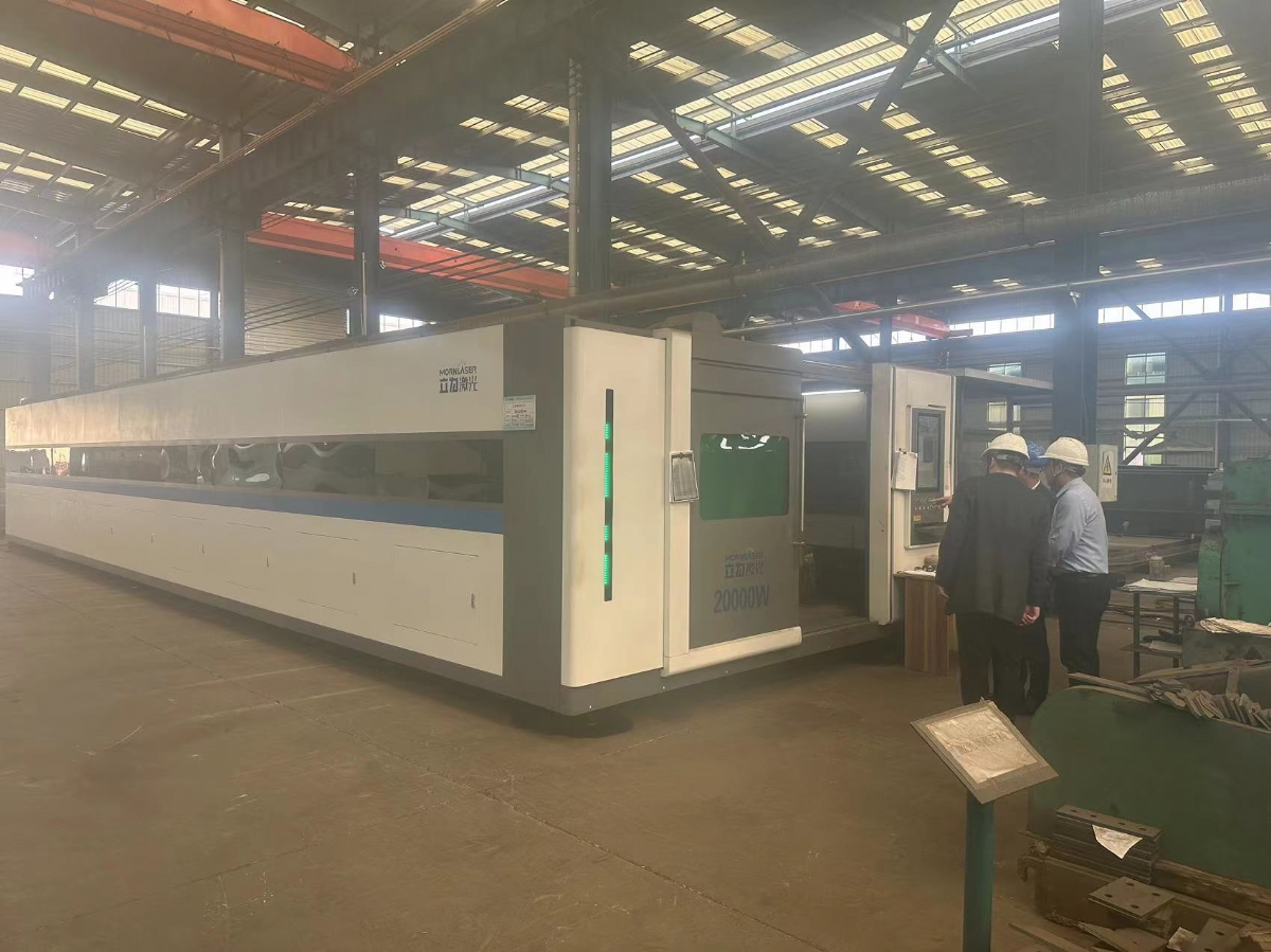 山东港澳金典钢构加工生产线——两台20000W瓦激光切割机